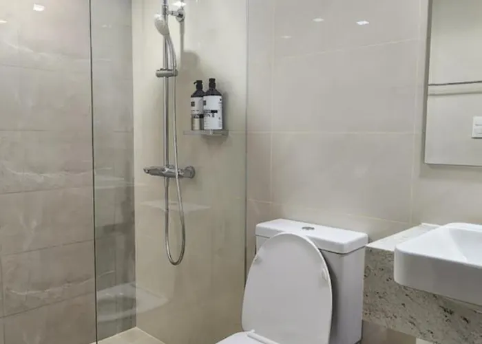 11a Spacious With Amenities Free Parking With Washer Great For Long Apartment